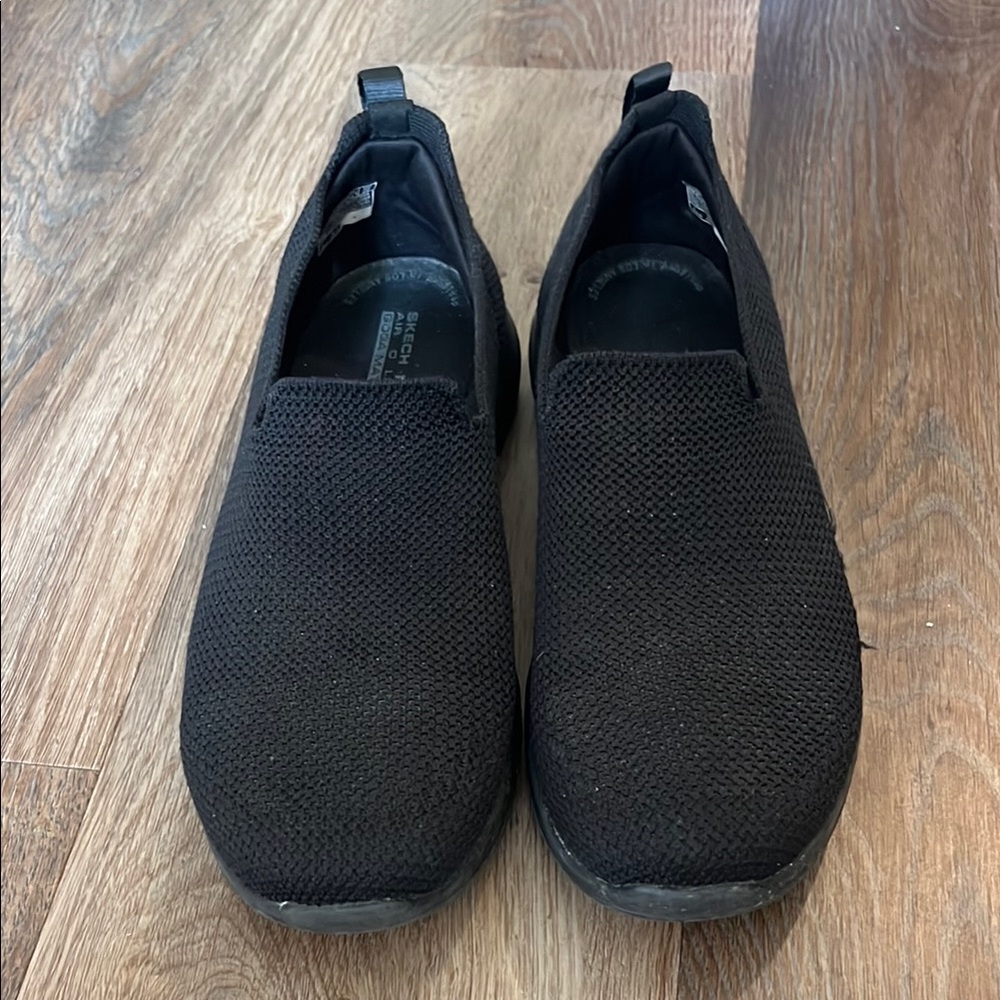 Skechers SZ 8.5 Air cooled Goga mat slip on shoes. Good condition.